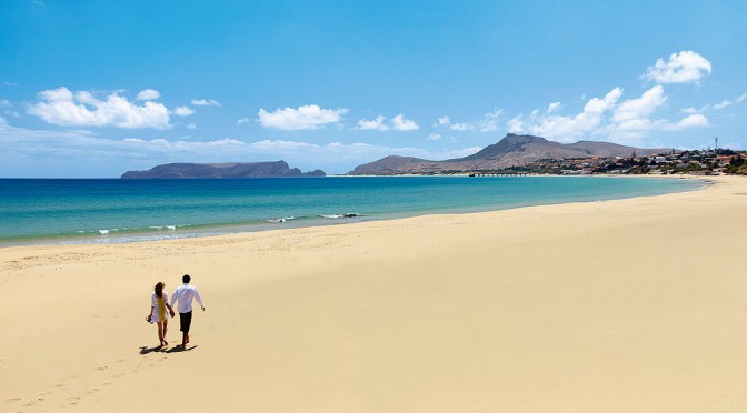 Paar am Strand von Porto Santo