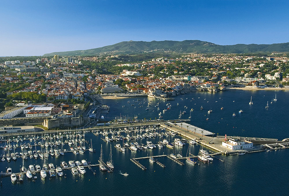 Blick auf den Hafen von Cascais