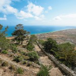 Aussicht Miradouro Portela, Steintreppe zum Strand, Meer im Hintergrund