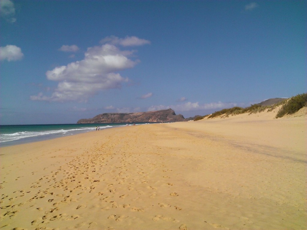 Der 9 km lange Sandstrand von Porto Santo