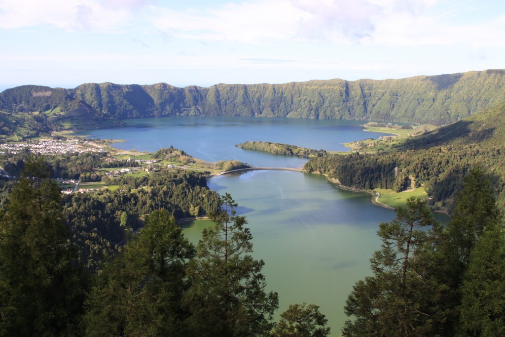 Blick auf die beiden Kraterseen von Sete Cidades