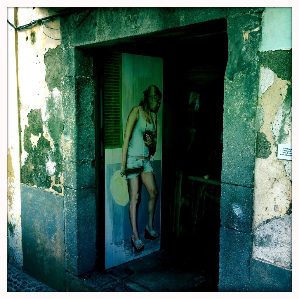 Bemalte Türen in Funchal Streetart