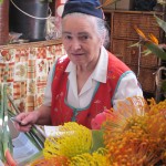 Marktfrau in Tracht auf Madeira