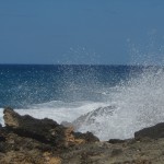 Wellen an der Küste auf Mallorca