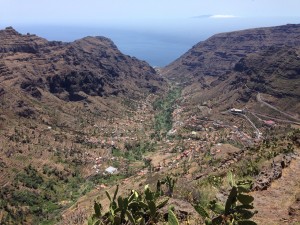 Abstieg und Blick ins Tal Valle Gran Rey auf La Gomera