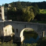 Historische Brücke über den Río Fluvià
