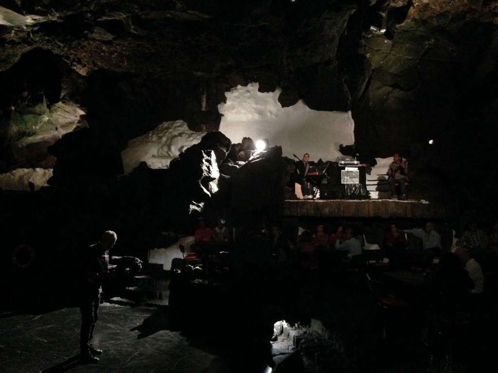 Stimmungsvoller geht's kaum: "Konzertsaal" in der Höhle