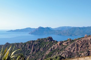 Aussicht vom Hotel Capo Rosso auf die Küste Korsikas