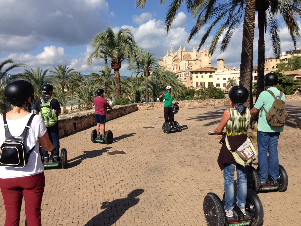 Ausblick auf die Kathedrale von Palma bei Segway-Tour