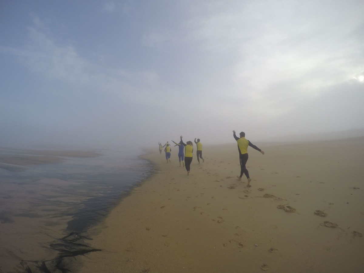 Aufwärmübungen am Strand