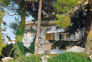 Terrasse mit Bäumen Best Western Hotel Villa Mabapa