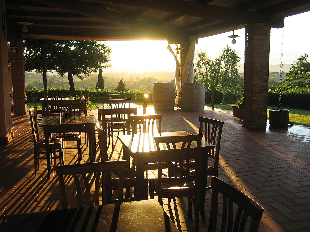 Terrasse des Agriturismo Montalto bei OLIMAR Reisen
