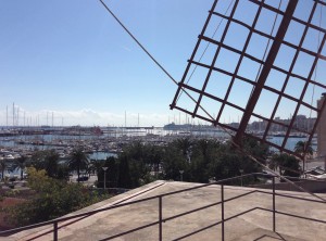 Mühlrad Blick auf Hafen Palma