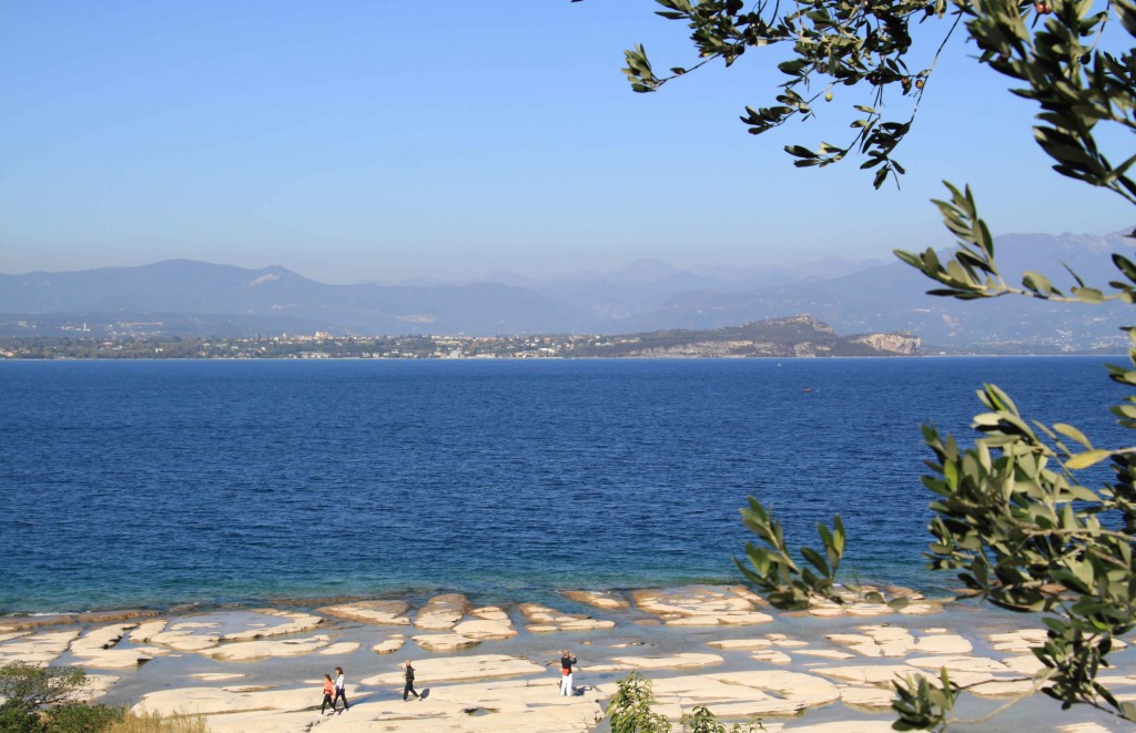 Gardasee und Berge im Hintergrund