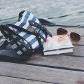 Tasche Buch Urlaubslektüre Tipps Sonnenbrille