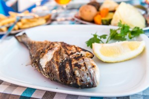 Gegrillter Fisch im Restaurant auf Madeira