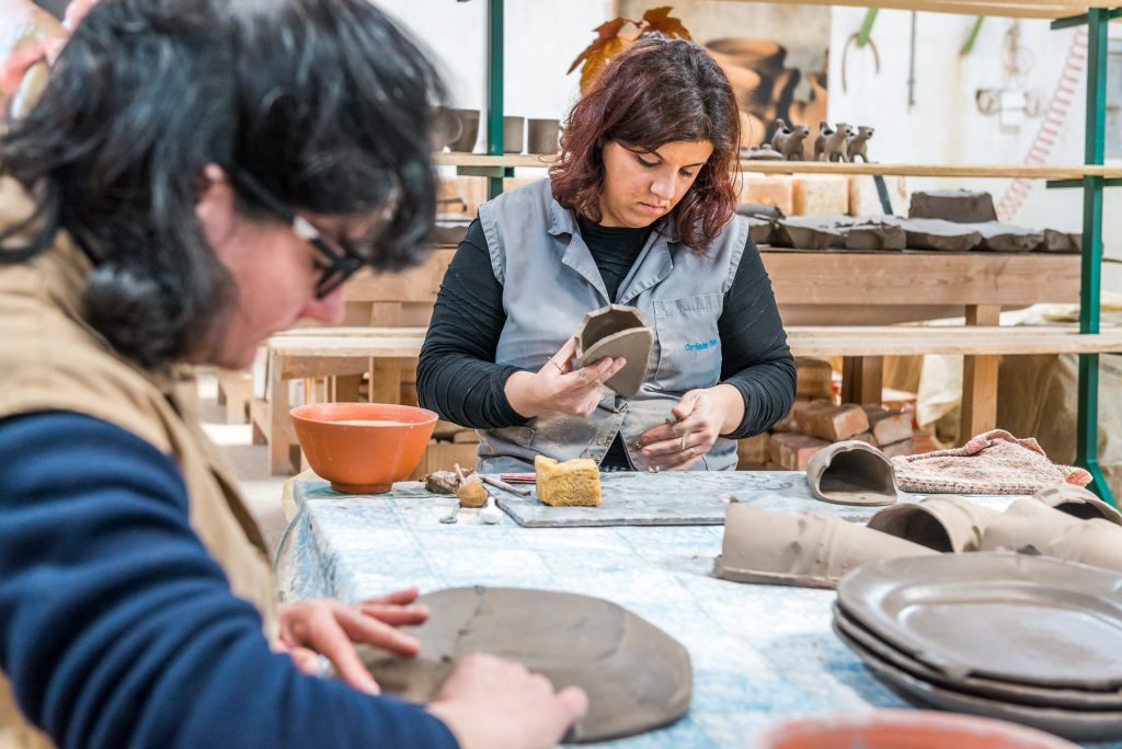 Arbeiterinnen in der Keramikfabrik Azoren