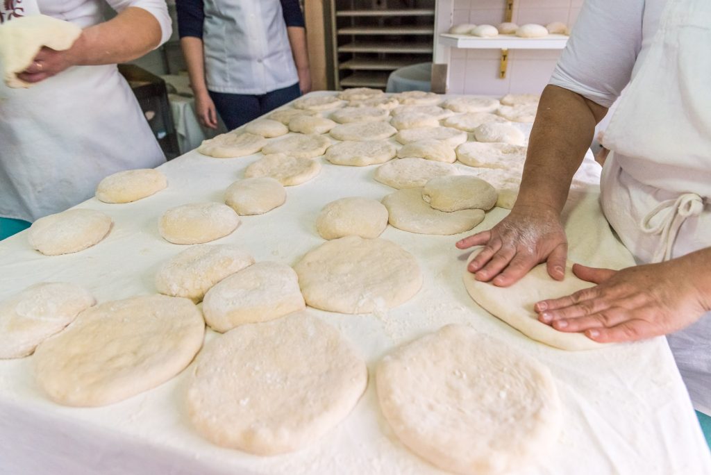 Zubereitung Bolo Levedo Hefeteig Brot Azoren