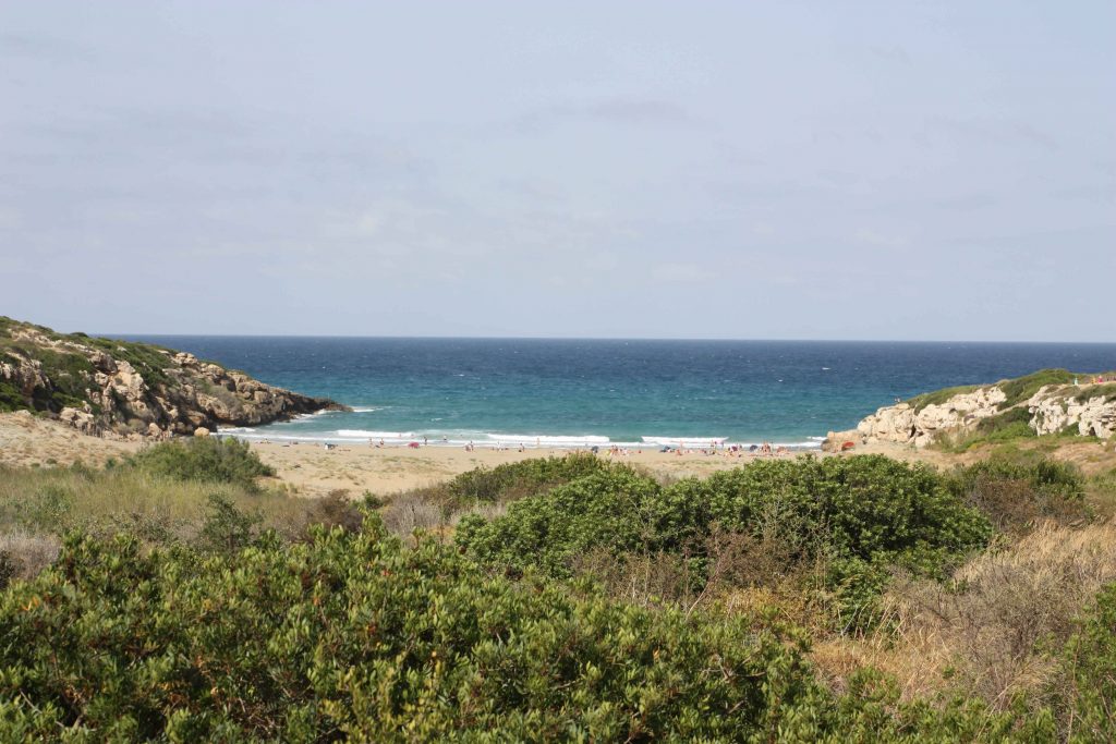 Nach knapp 2 Kilometern ist der Strand der Cala Mosche zu sehen.