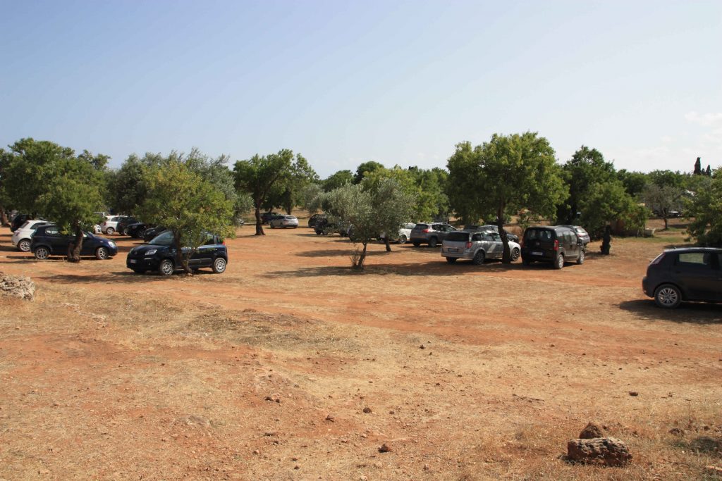 Parkplatz zur Cala Mosche Bucht