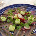 Teller mit Sardellen Filets und Salat