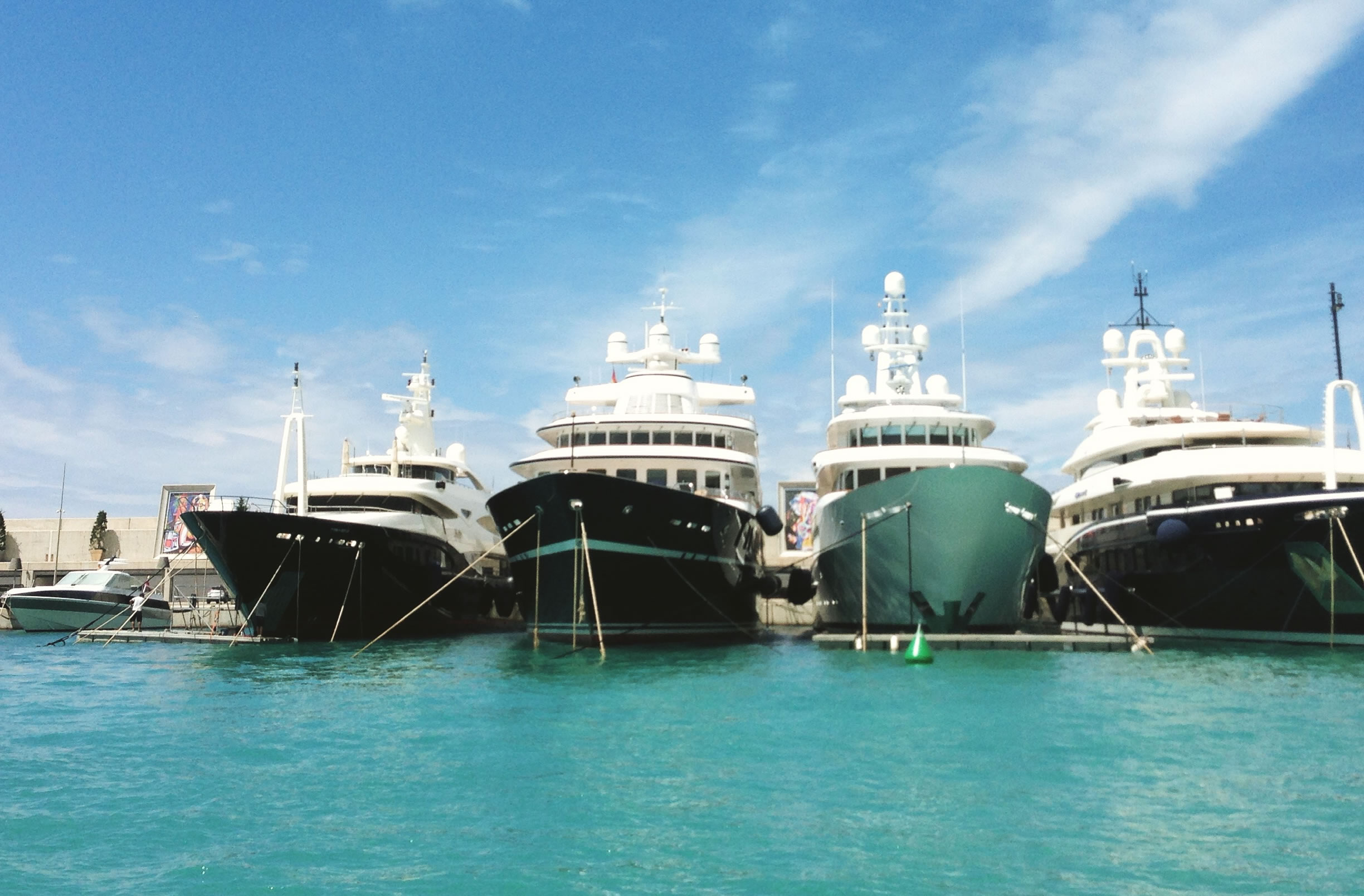 Super-Yachten im Port Adriano auf Mallorca