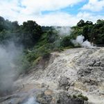 Dampfende heiße Quellen in Furnas Azoren