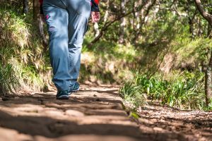 Wanderin auf Levada Weg Madeira