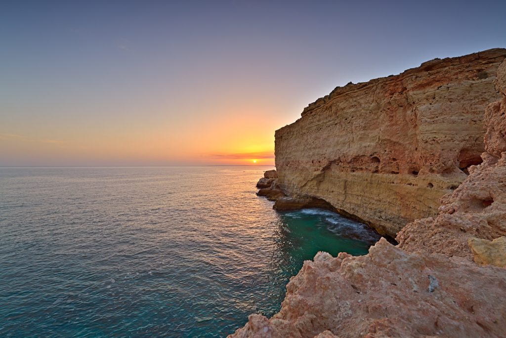 Sonnenuntergang an der Algarve in Portugal