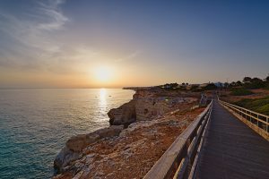 Sonnenuntergang an der Algarve in Portugal