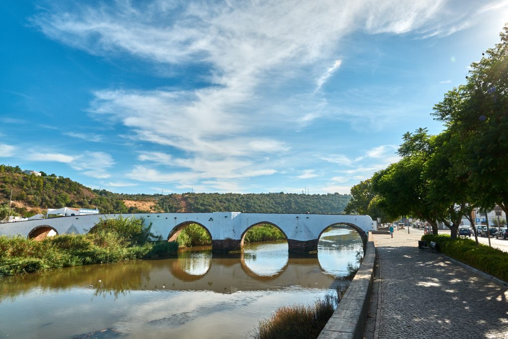 Brücke Kanal Bäume