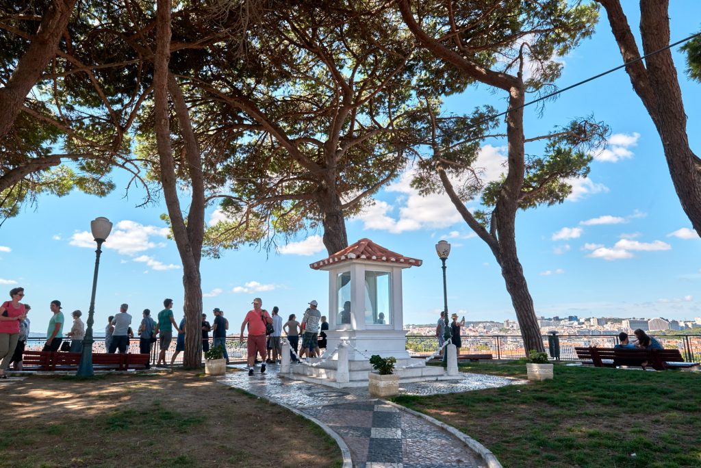 Aussichtspunkt oberhalb von Lissabon