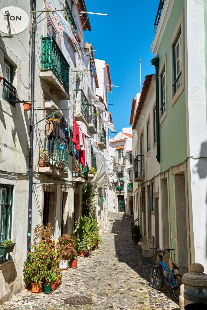 Kleine Gasse in der Alfama