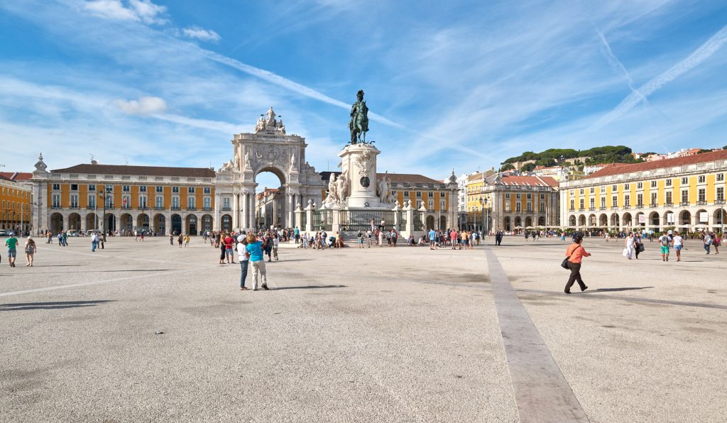 Platz in der Altstadt in Lissabon 