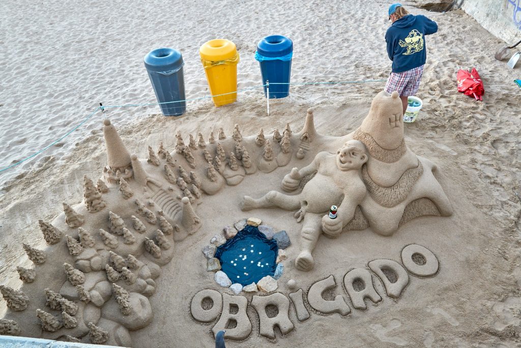 Sandskulptur am Strand Portugal