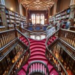 Kunstvolle Treppe Buchhandlung