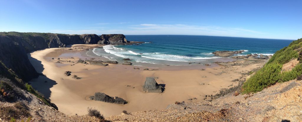 Blick auf Praia dos Machados an der Rota Vicentina