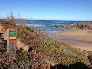 Markierung Rota Vicentina Fischerpfad historischer Weg bei Almograve