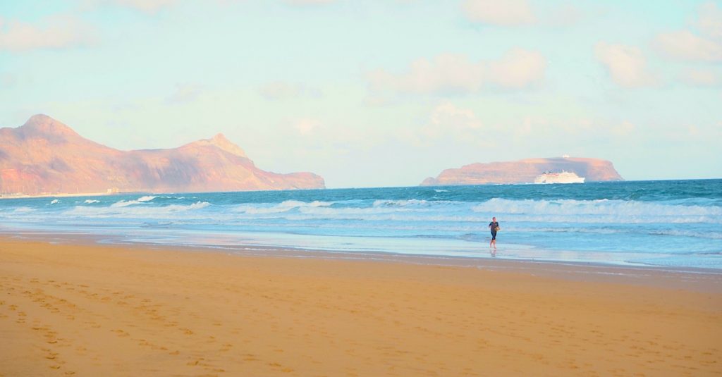 Surfer Strand Porto Santo Portugal