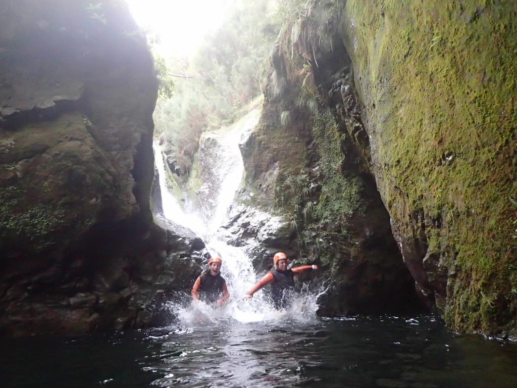 Canyoning auf Madeira Sprung Wasser