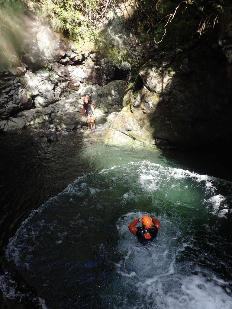 Madeira Canyoning Sprung ins Wasser