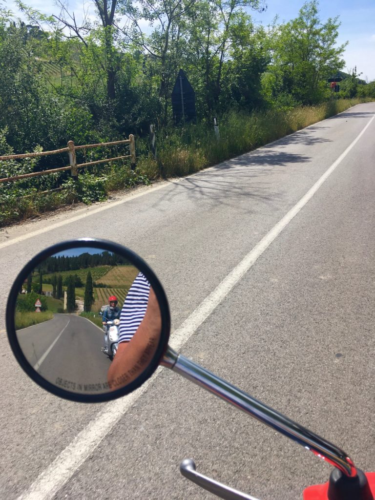 Vespatour durch die Toskana - Blick in den Rückspiegel