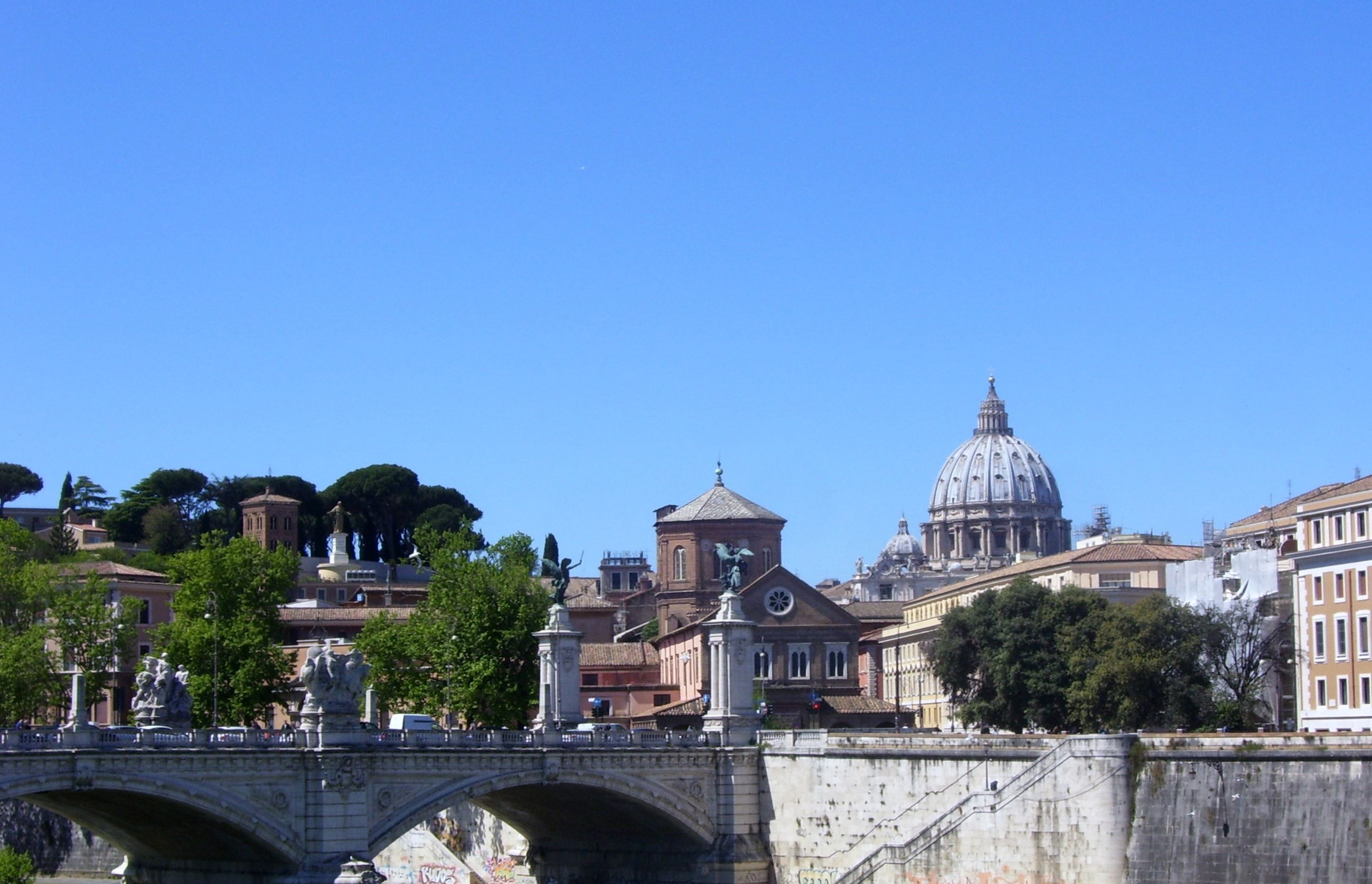 Petersdom und Ponte V Emanuele Rom