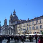 Piazza Navona in Rom mit blauem Himmel