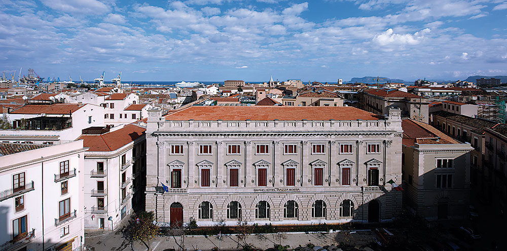 Grand Hotel Piazza Borsa Fassade