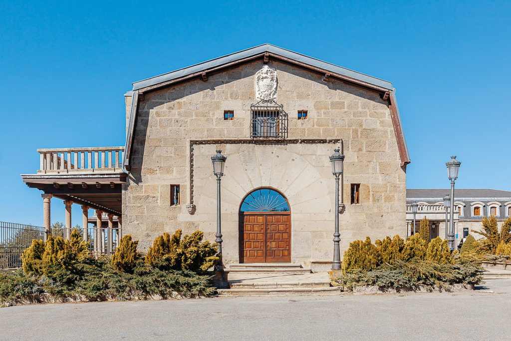 Fassade vom Parador de Gredos