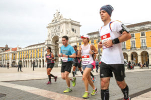 Läufer beim Halbmarathon in Lissabon