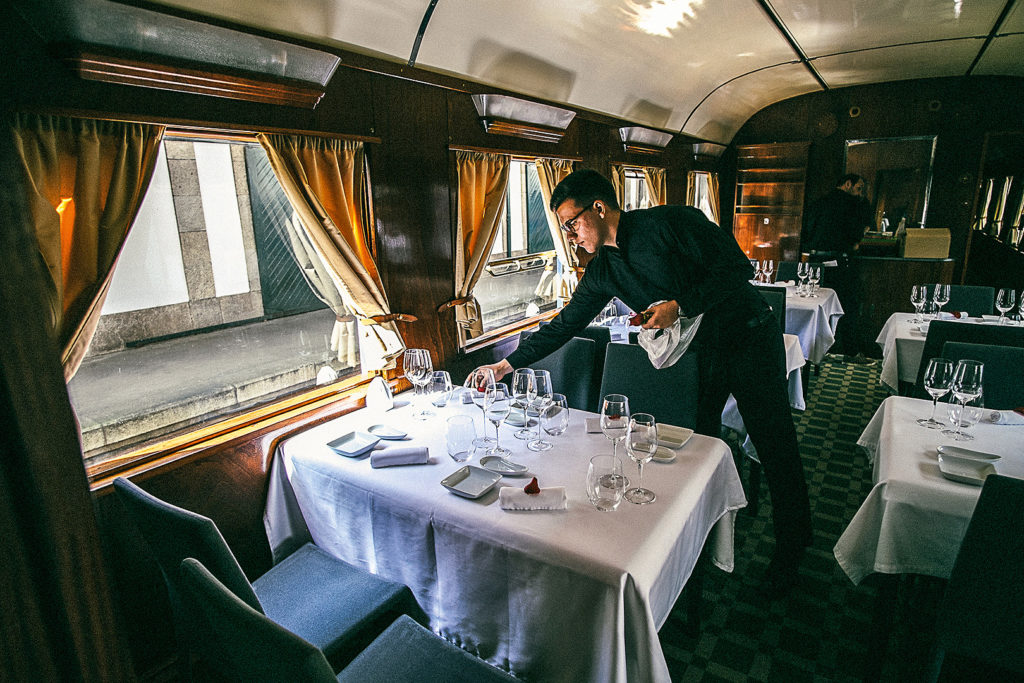 Gedeckter Tisch im Presidential Train