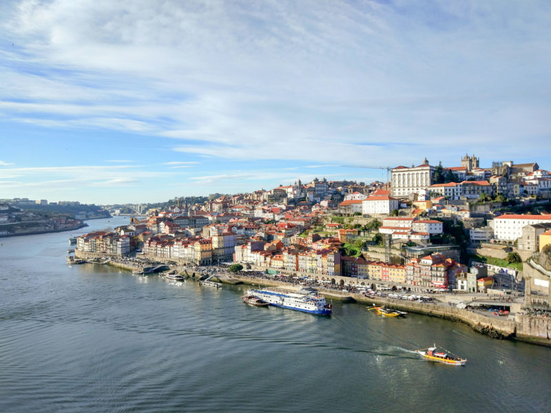 Blick von der Brücke über Porto
