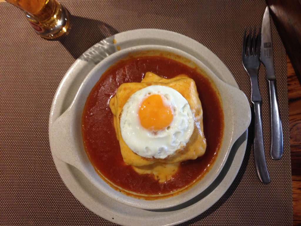 Francesinha im Restaurant